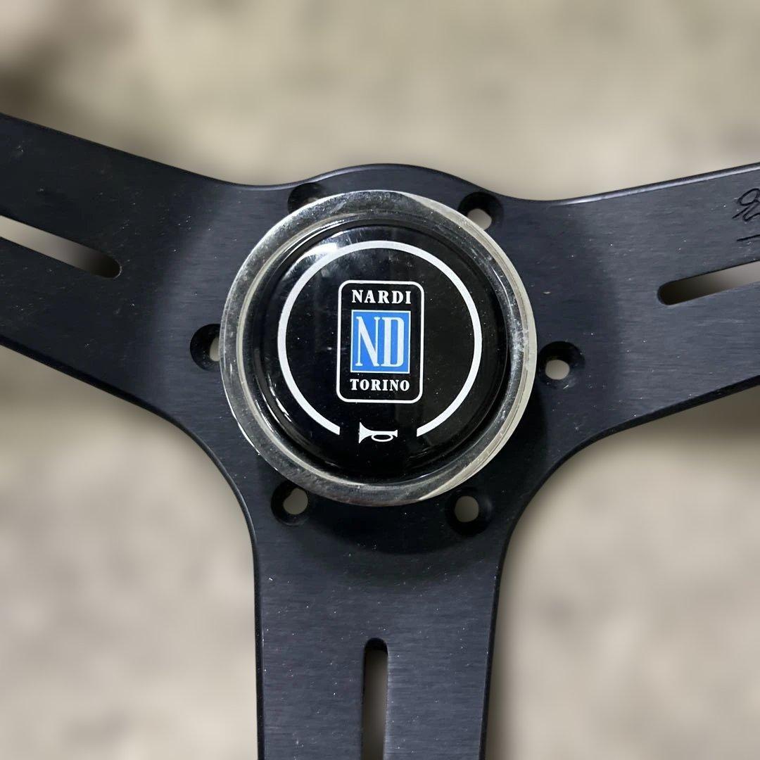 美品 NARDI ステアリング レッドステッチ 黒レザー ディープ 33Φ