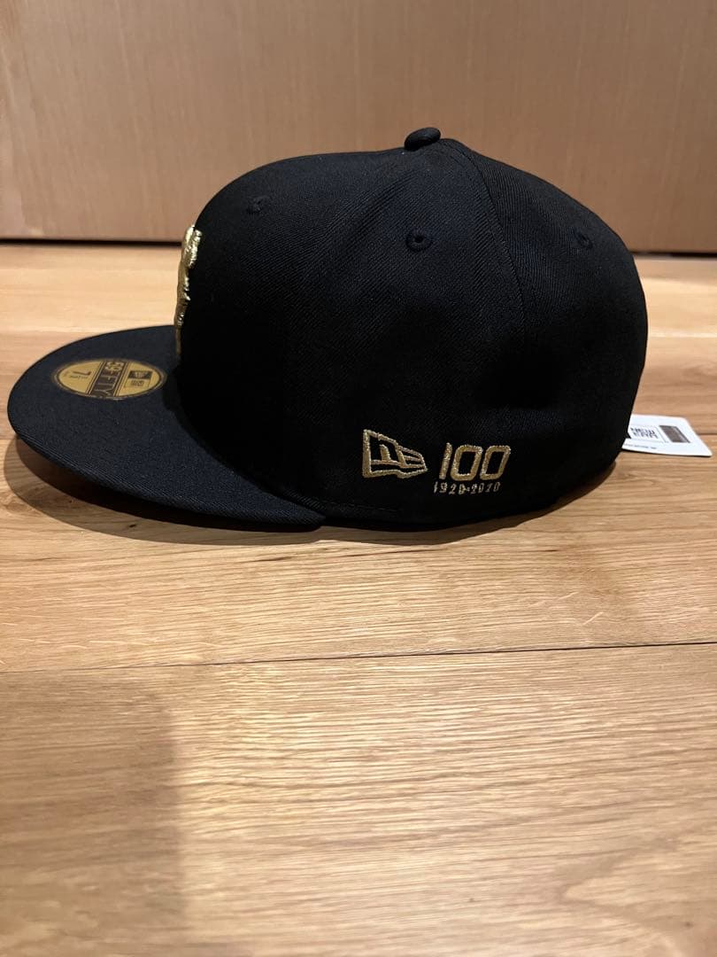 レア【ニューエラ×ジャイアンツ】限定コラボ 100周年記念ロゴ キャップ 黒×金