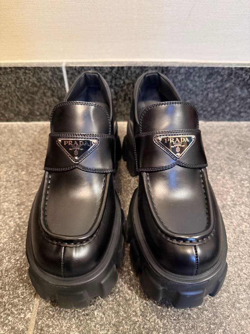 PRADA 黒 モノリス ブラッシュドレザー ローファー厚底 サイズ36