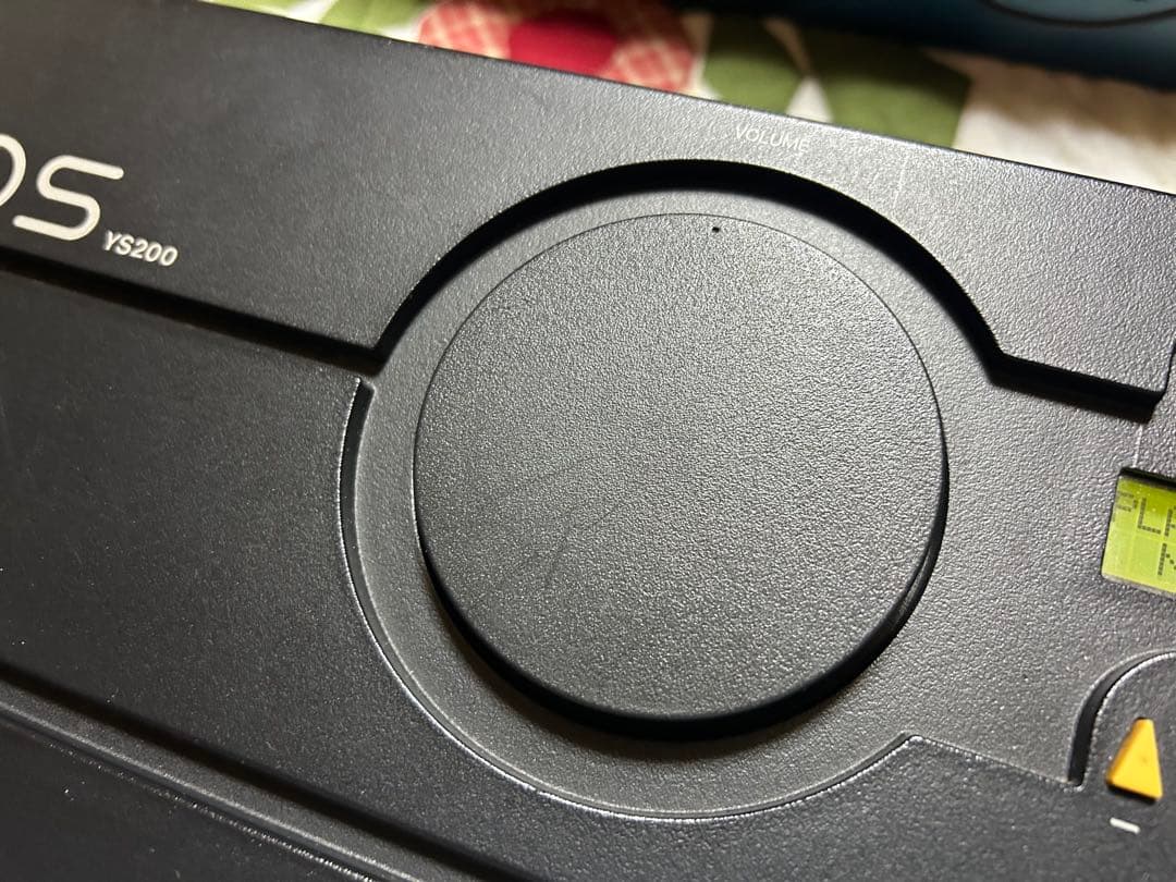 兵庫県神戸市よりYAMAHA EOS YS200 シンセサイザー送料込みです。