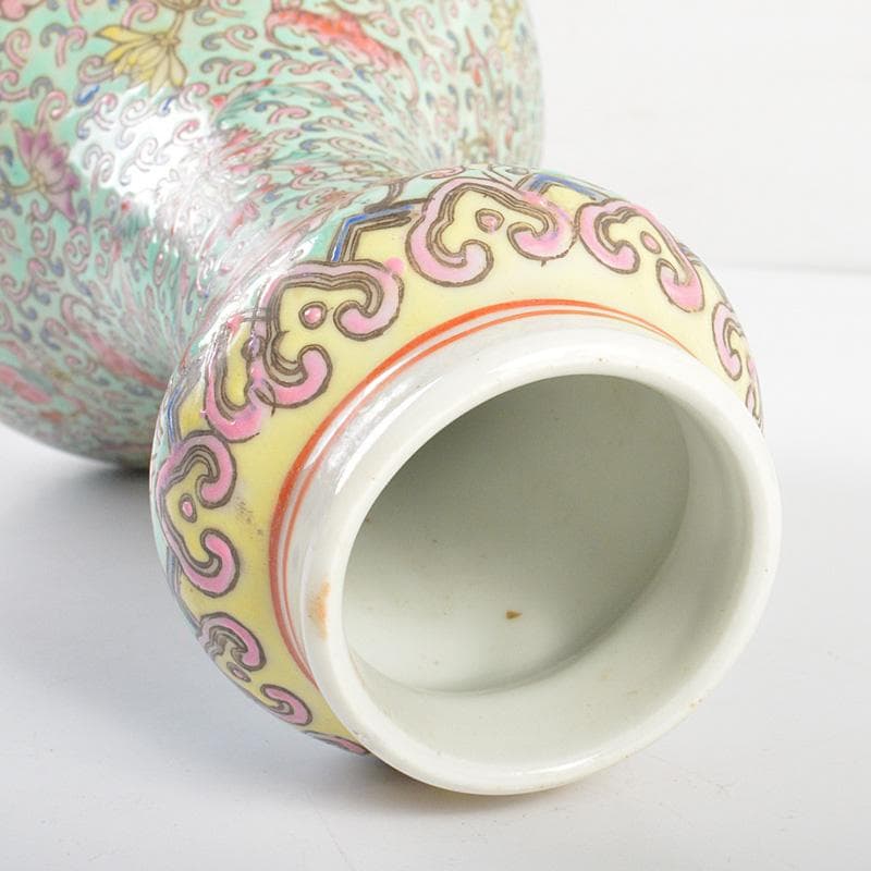 中国　大清康煕年製　粉彩纏枝花卉文　蒜口瓶　V　R6091F