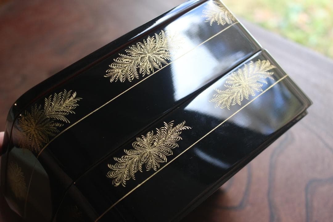 極小傷あり！端正な内朱黒漆に極上忍沈金の映える二段重（検輪島塗重箱お重