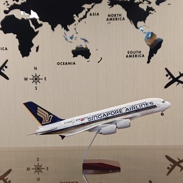 シンガポール航空 A380 模型飛行機 LED ライト ランディングギア 置物