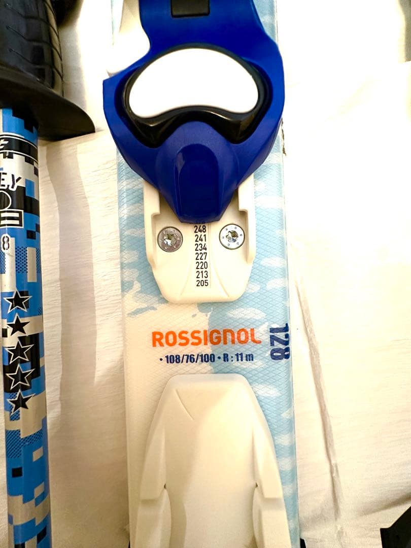 新品未使用 ROSSIGNOL ミニオンデザインスキーセット　128㎝
