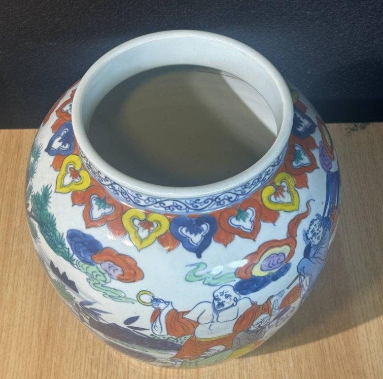 S8002　大明萬暦年制　五彩　人物図壺　中国古陶磁器　唐物　中国骨董品　壺