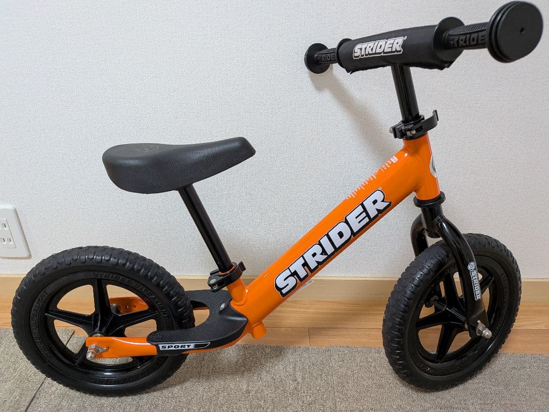 【美品】ストライダー スポーツ 12インチ オレンジ　プロテクター　ヘルメット付