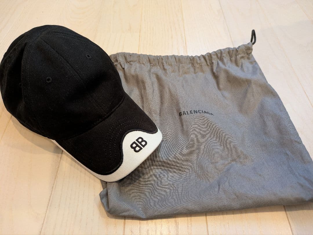 BALENCIAGA バレンシアガ BBロゴ ブラックキャップ 収納袋付き