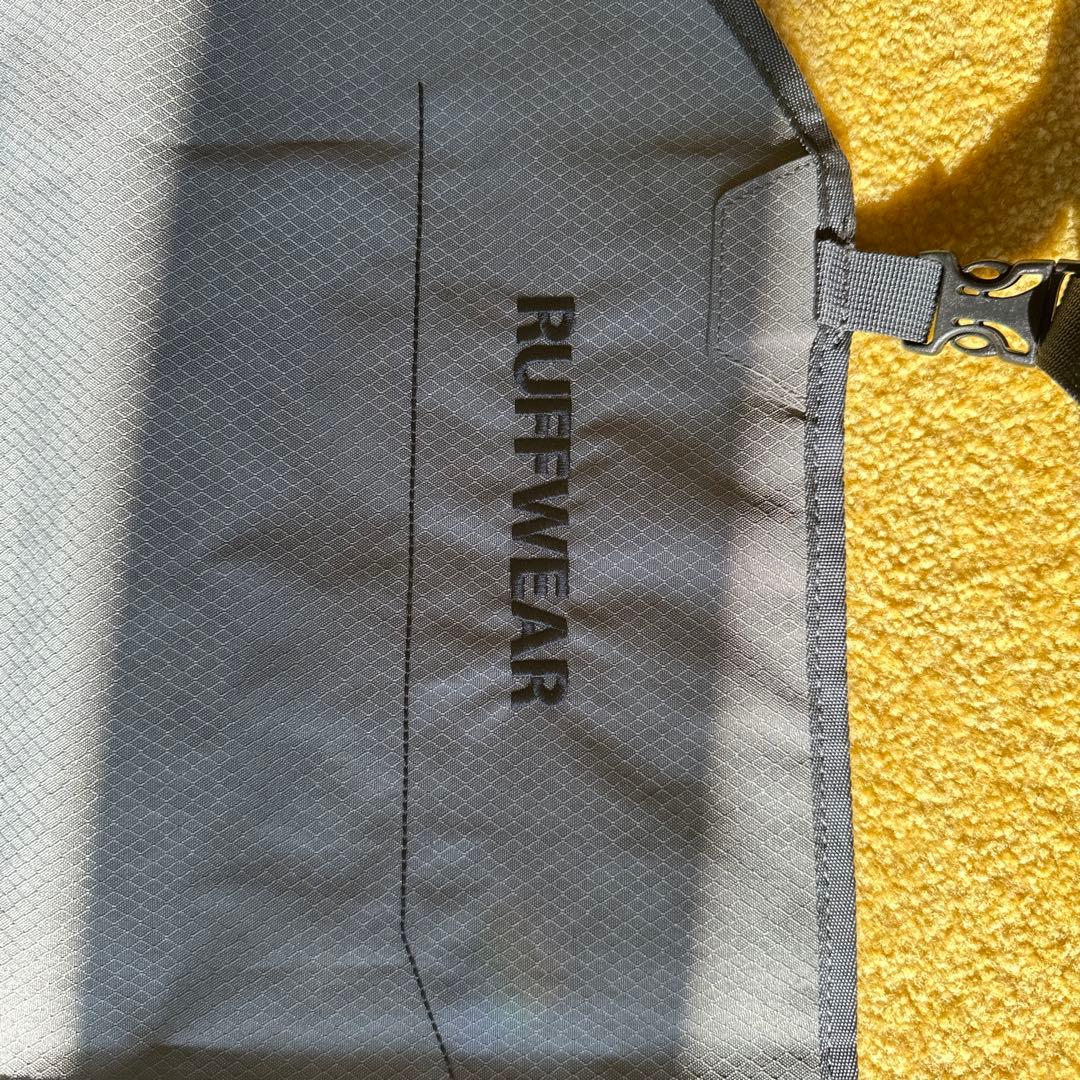 RUFFWEAR 車のシートカバー グレー