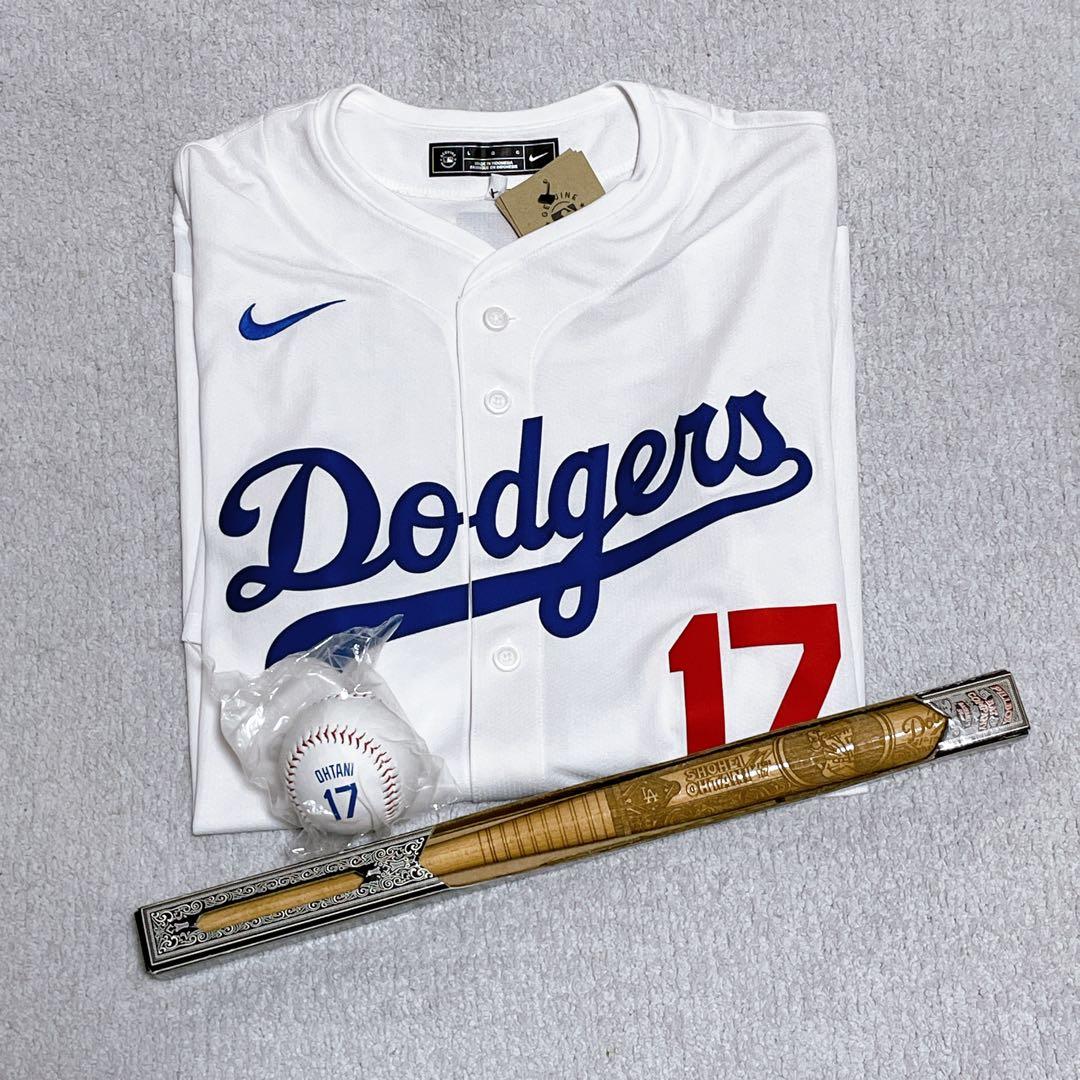 ドジャース　大谷翔平　ユニフォーム（L）　ボール　木製ミニバット