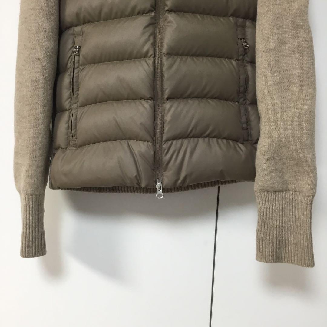 ベージュ色 ダウンジャケット フード付き