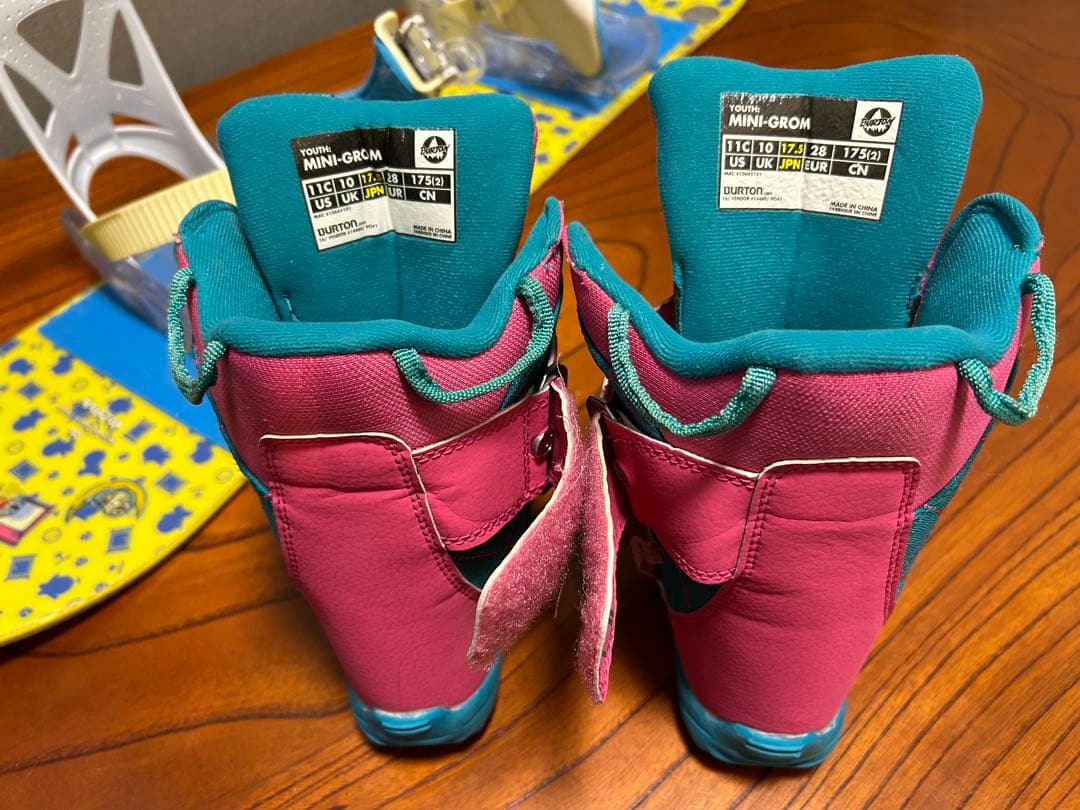 Burtonドラえもん 子ども用スノーボード90cm、ビンディング、ブーツセット