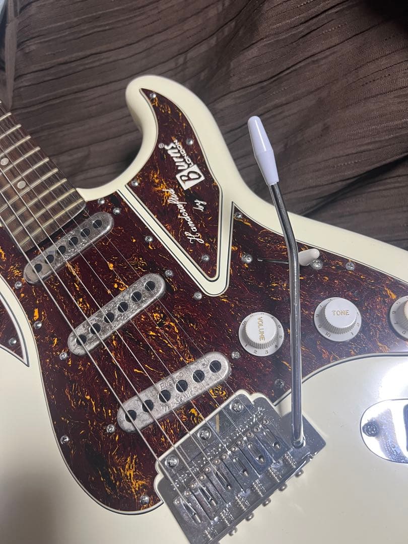 【Burns】Cobraエレキギター