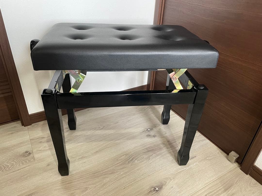 中古良品.６つボタン.ピアノ椅子