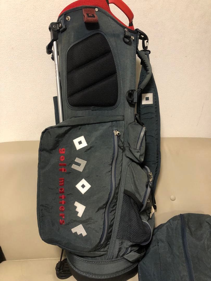 【送料込み】美品　大人気　オノフ　ONOFF キャディバッグ ゴルフバッグ