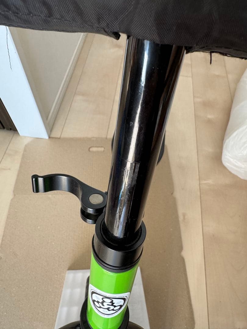 ストライダー スポーツタイプ　グリーン 12インチ　スタンド付