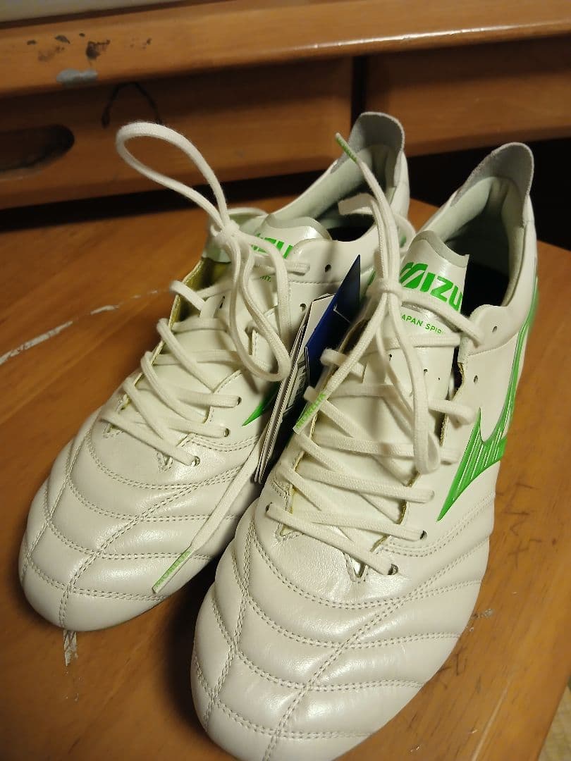 サッカースパイク モレリアネオ4