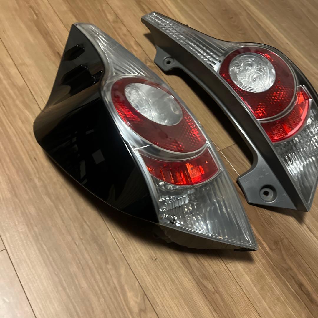 アクア　10 テールランプ (黒サイドカバー付)