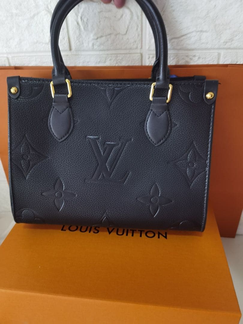 ブラックショルダーバッグ