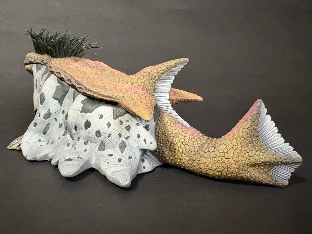 ご依頼品　巨大顎海獣スキューラ　ソフビ　改修　リペイント