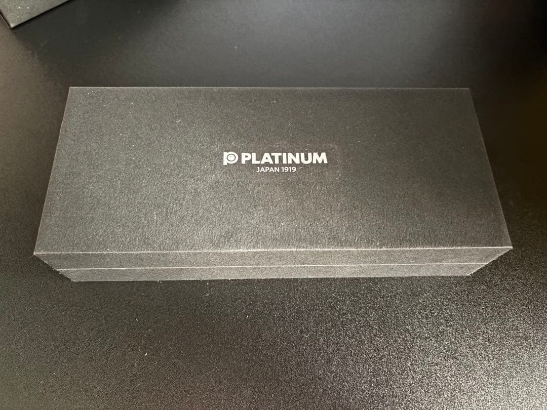 PLATINUM 万年筆 黒 金色装飾