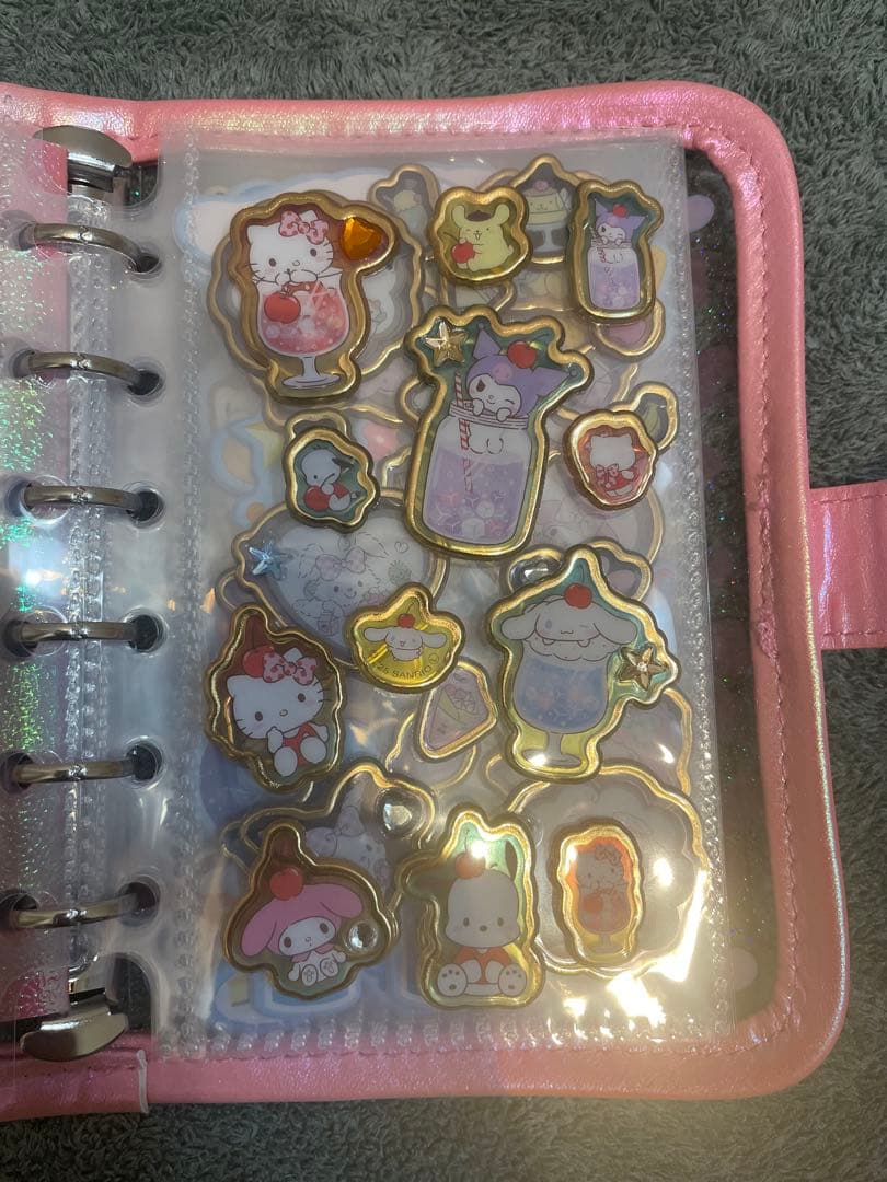 【コギャルキティシール帳　バインダー付き】サンリオ　ズートピア　シール帳ランダム