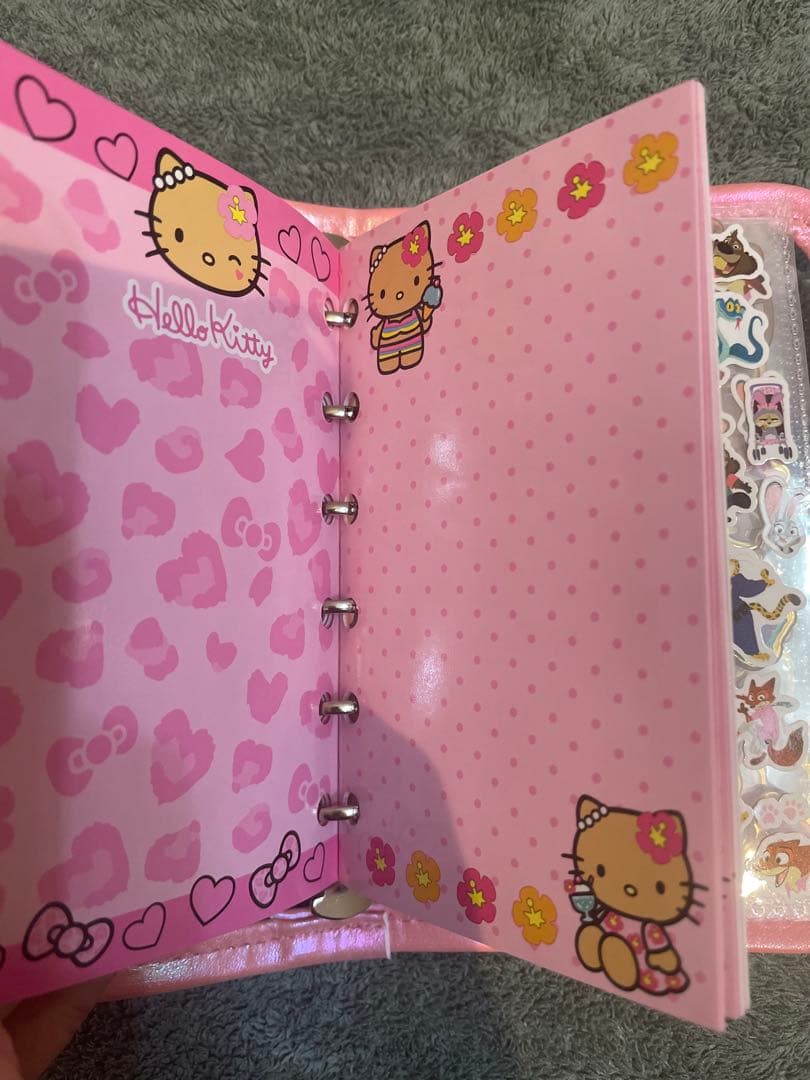 【コギャルキティシール帳　バインダー付き】サンリオ　ズートピア　シール帳ランダム