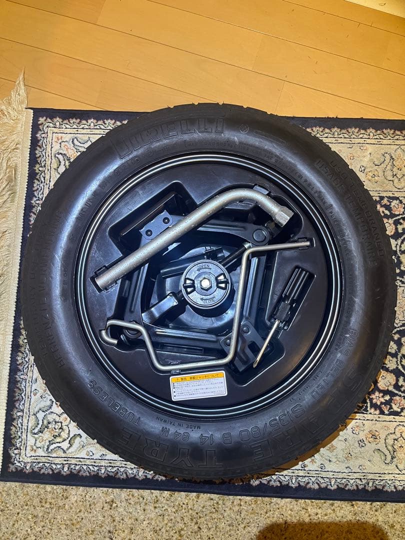 アバルト　の緊急用に　フィアット500 スペアタイヤ工具セット　送料込み未使用