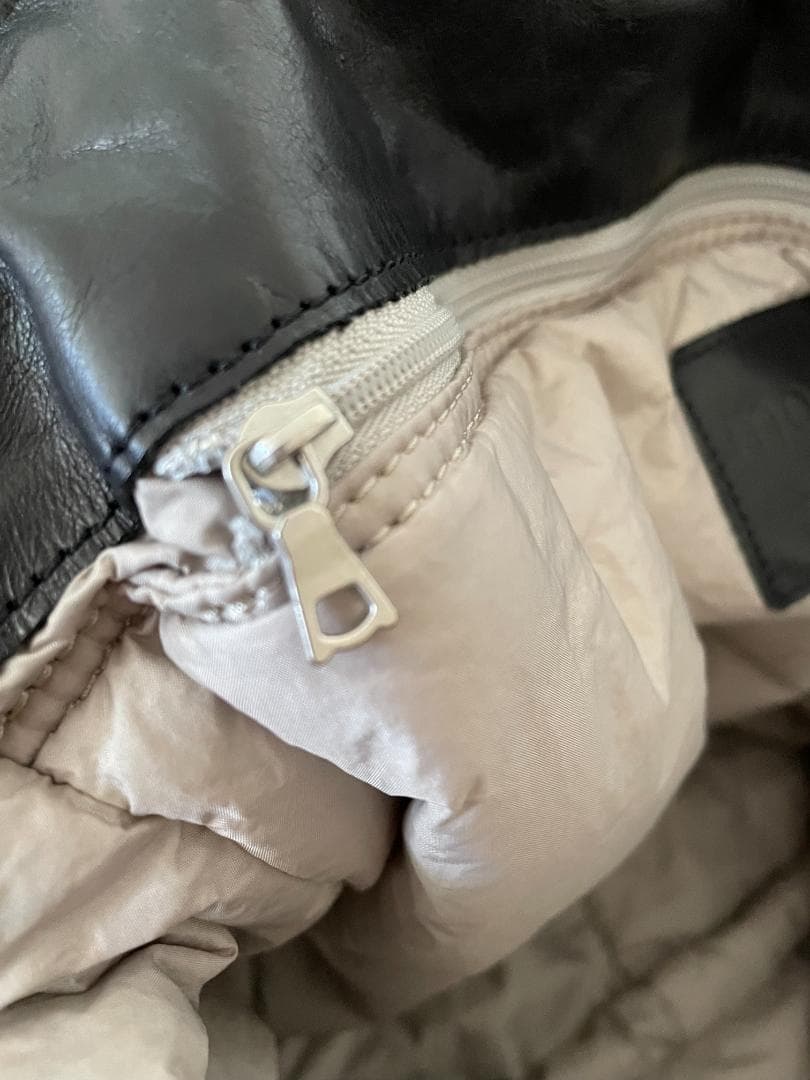 美品 m0851 BP73 本革バックパック 黒 通勤 通学 A4収納