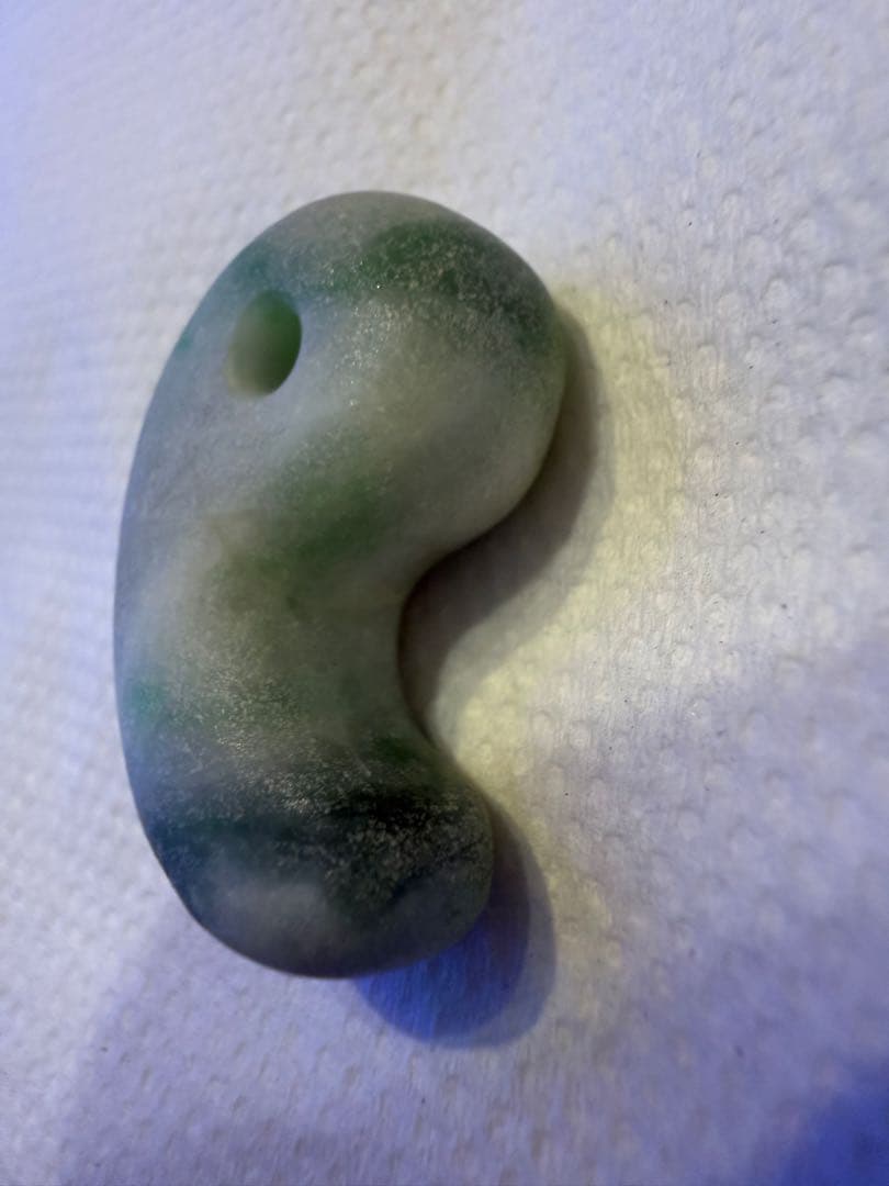 糸魚川翡翠‼️勾玉‼️大変に美しい絶品‼️芸術的‼️ 透光抜群‼️破格出品‼️13.1g