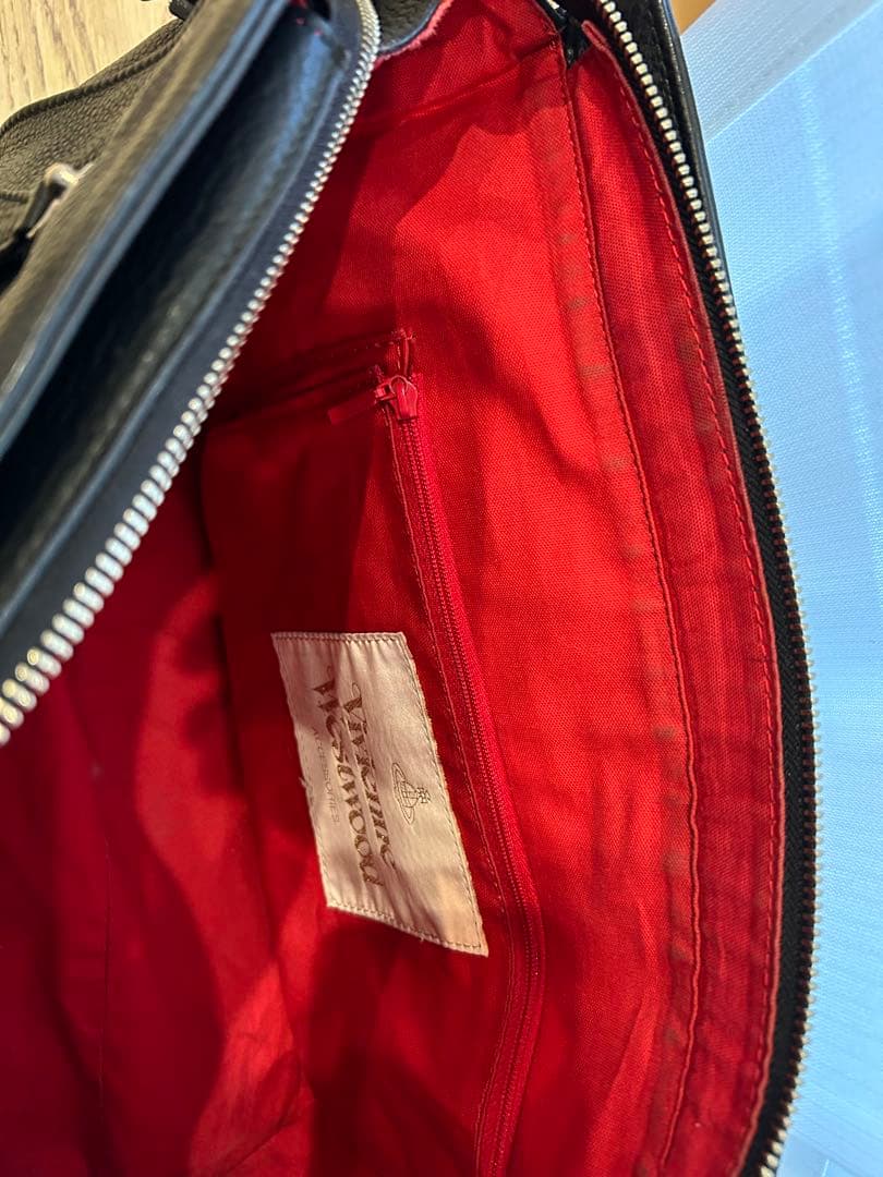 ヴィヴァンウエストウッド　型押しレザーバッグ