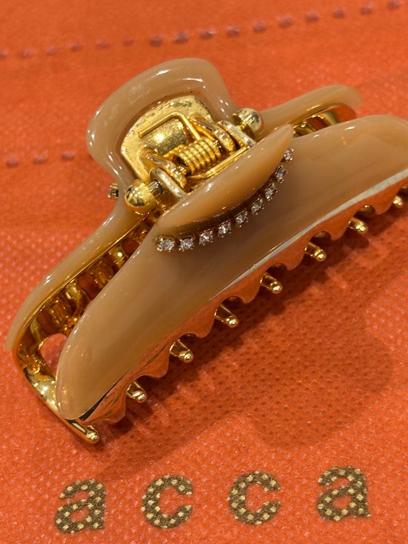 acca アッカ 超美品 ベージュ ヘアクリップ ストーン付き