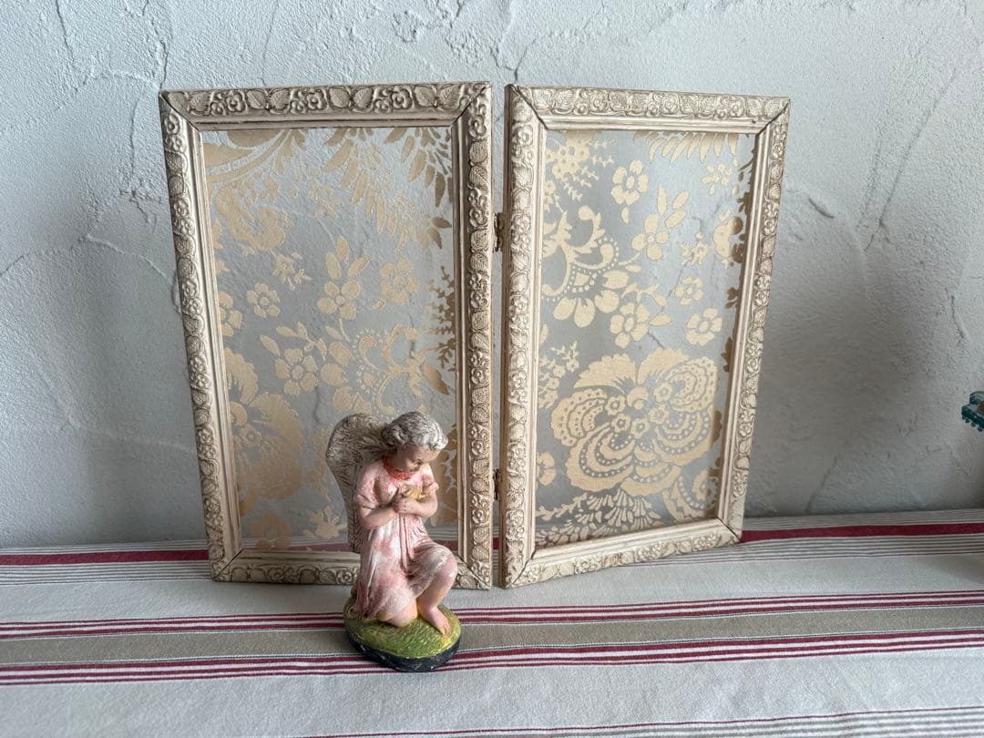 フランスアンティーク　二つ折りフレーム レース花柄