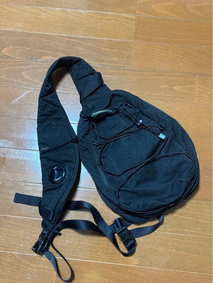 C.P. Companyワンショルダーバッグ スリングバッグ テック系 ブラック