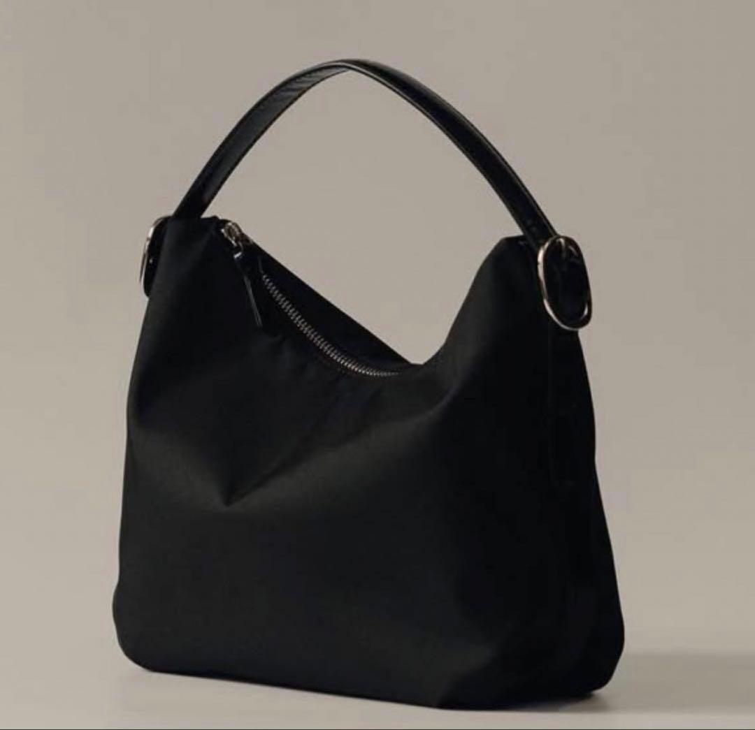 TOUT Y EST トゥティエ　カノトワル スモールバッグ　黒