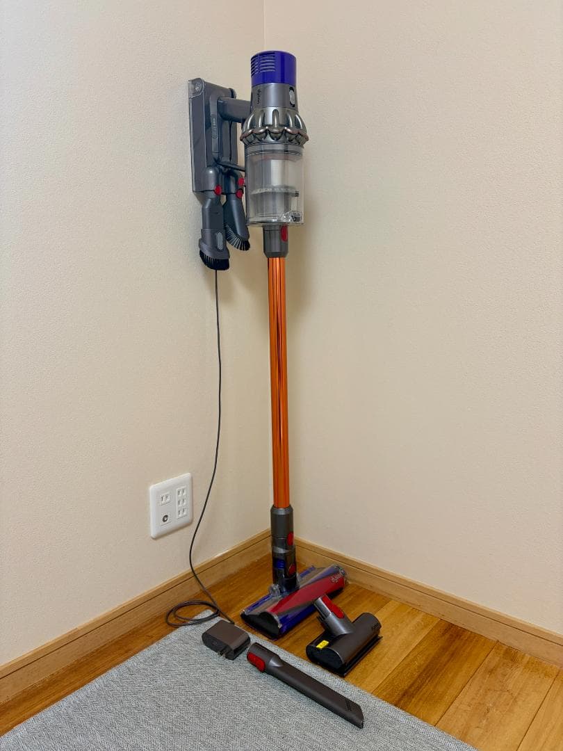 Dyson V10 （SV12） スティッククリーナー 各種ノズル付き