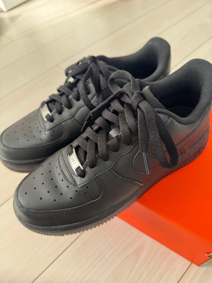 Nike Air Force 1 ブラックスニーカー