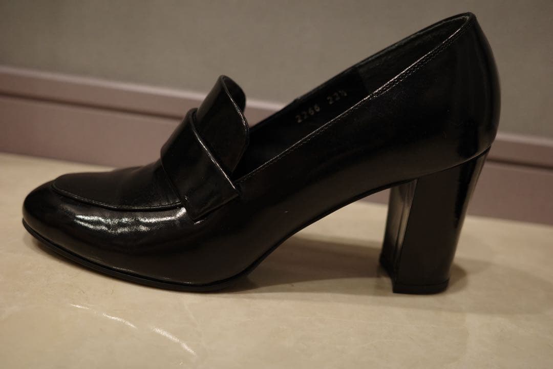 本革 エナメル ローファー ヒール 黒 ブラック 歩きやすい 万能 美品