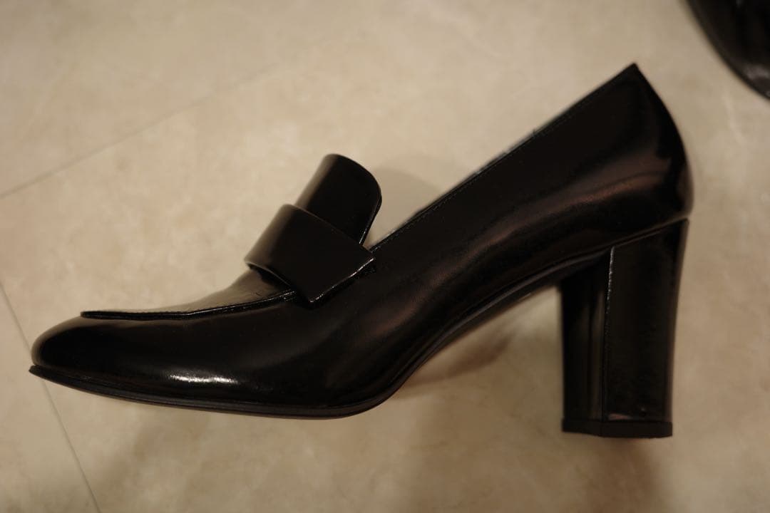 本革 エナメル ローファー ヒール 黒 ブラック 歩きやすい 万能 美品