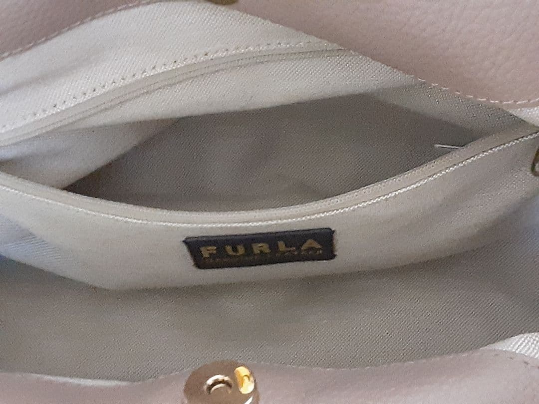 まーみんです。FURLA プラネータ　ミディアム　トープ