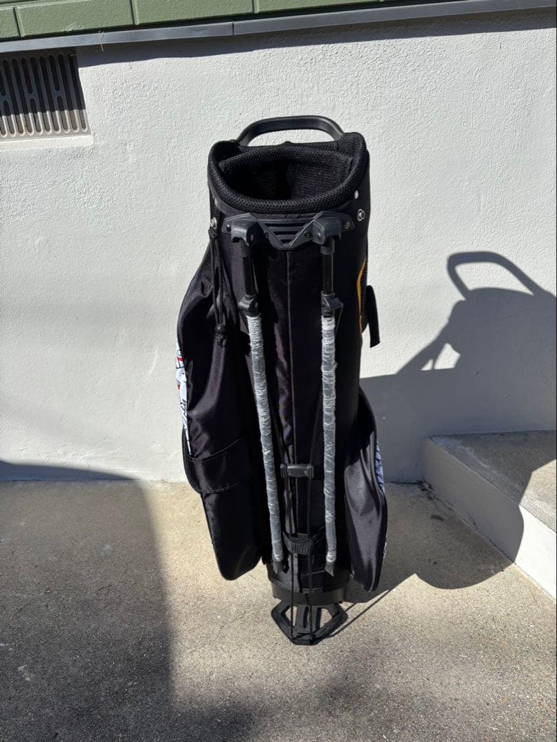 LOUD MOUTH スタンドバッグ ホワイト/ブラック ドッグ柄