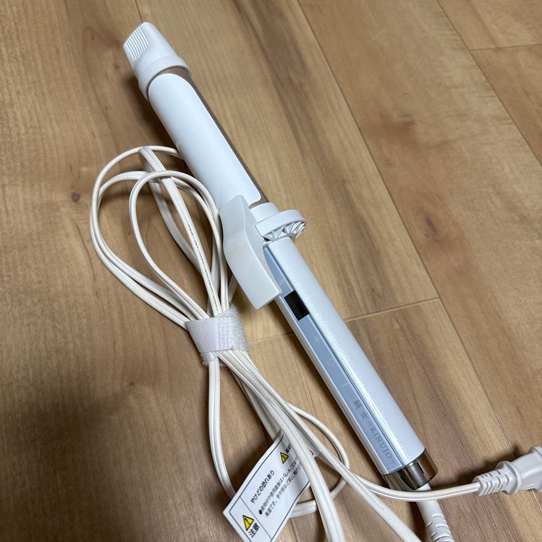 美品KINUJO カールヘアアイロン ホワイト　絹女　コテ　32ミリ