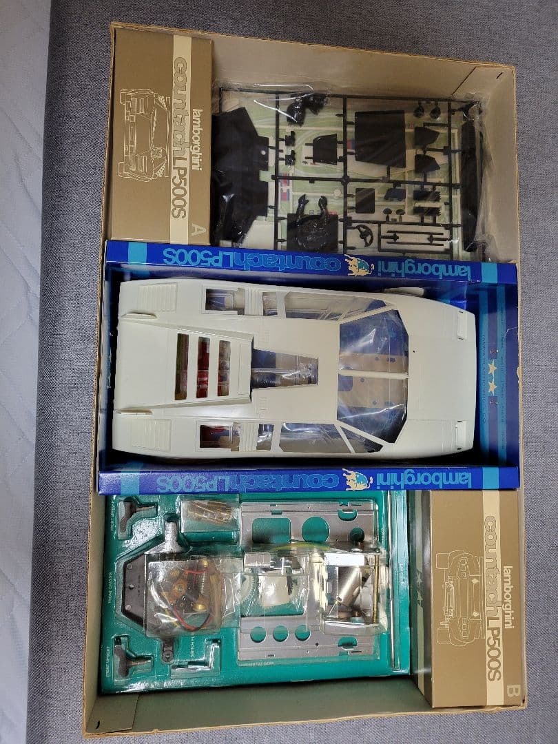 タミヤカウンタックLP500S 1/12 組立キット