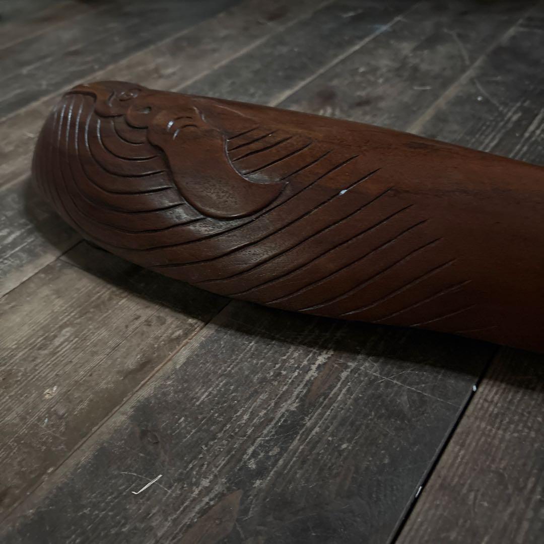 木彫り　鯨　壁掛けディスプレイ