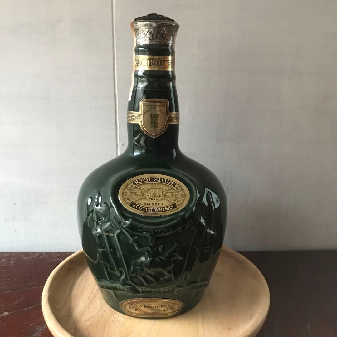 ウイスキー ロイヤルサルート21年 緑色の陶器 シーバスリーガル