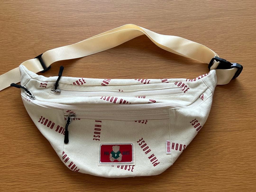 娜菩魅　4月11日　ボディバッグ　ウエストポーチ　ショルダーワッペン生成り