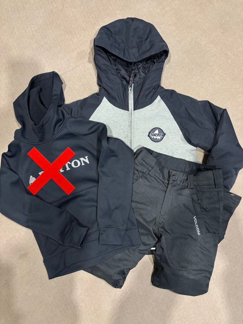 子ども用スノーボードウェア2点セット（ジャケット・パンツ）