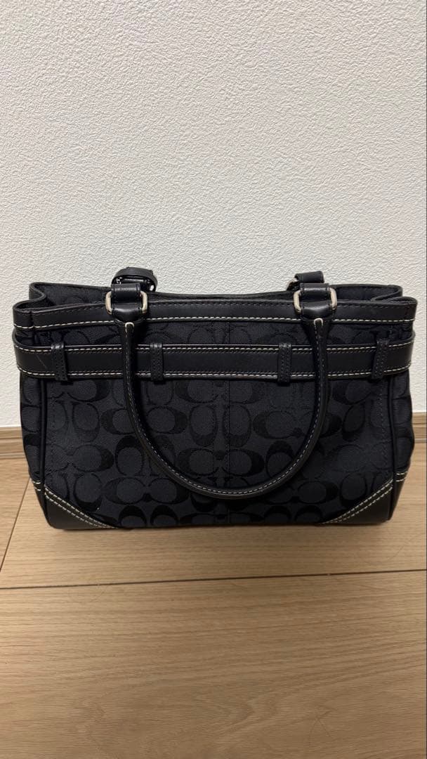 Coach ブラック ロゴ柄 ハンドバッグ