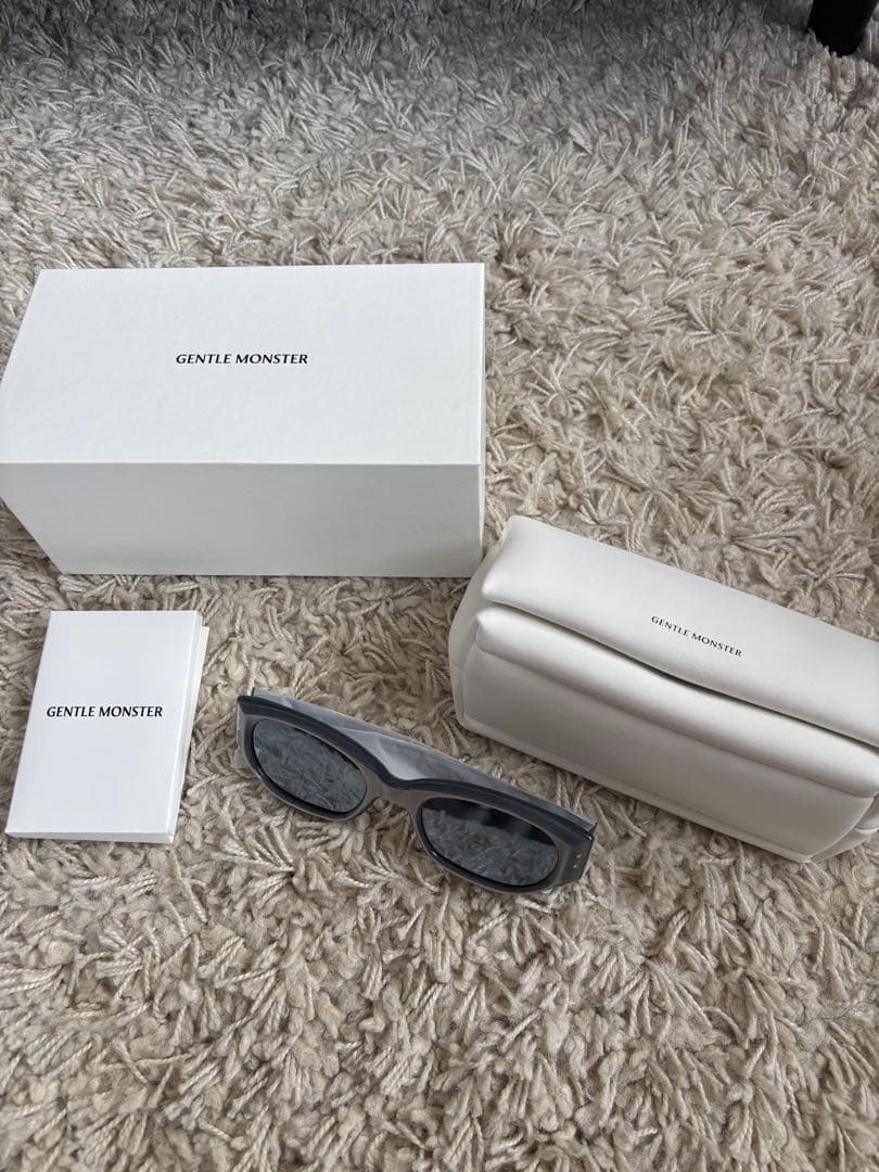 新品未使用　GENTLE MONSTER サングラス　正規店購入　黒いカードあり
