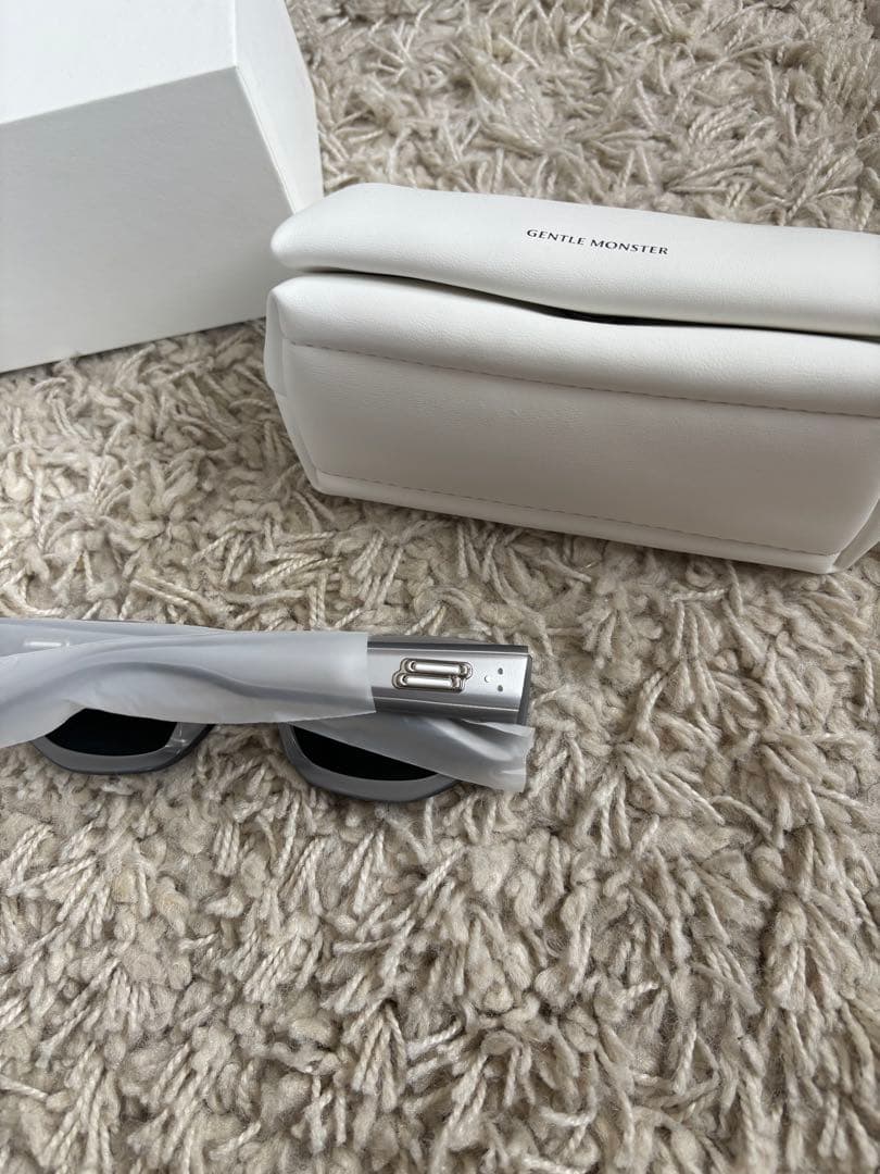新品未使用　GENTLE MONSTER サングラス　正規店購入　黒いカードあり