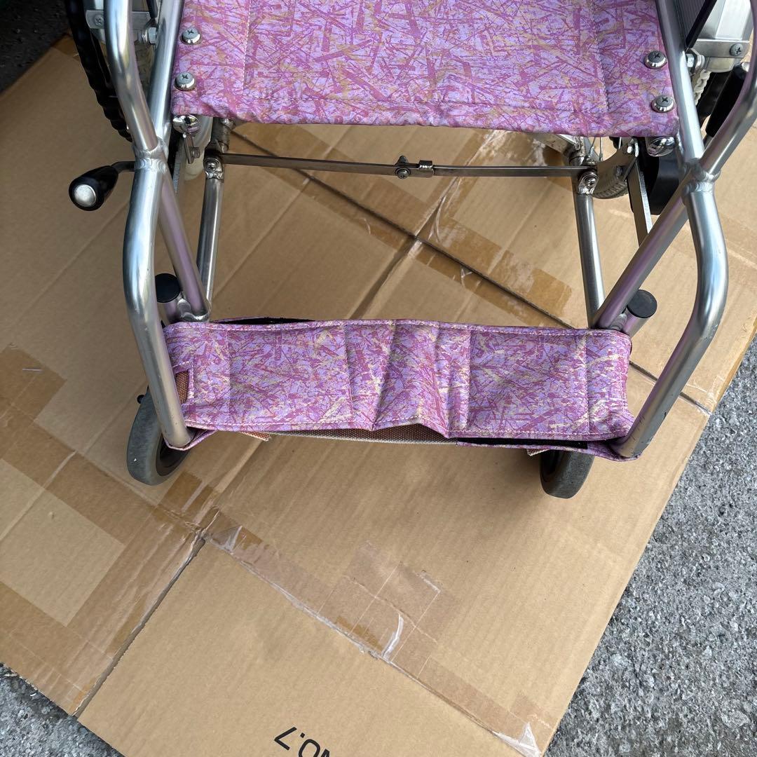 自走用車椅子　ノーパンクタイヤ　泥除けカバー付き　ピンク　自走式